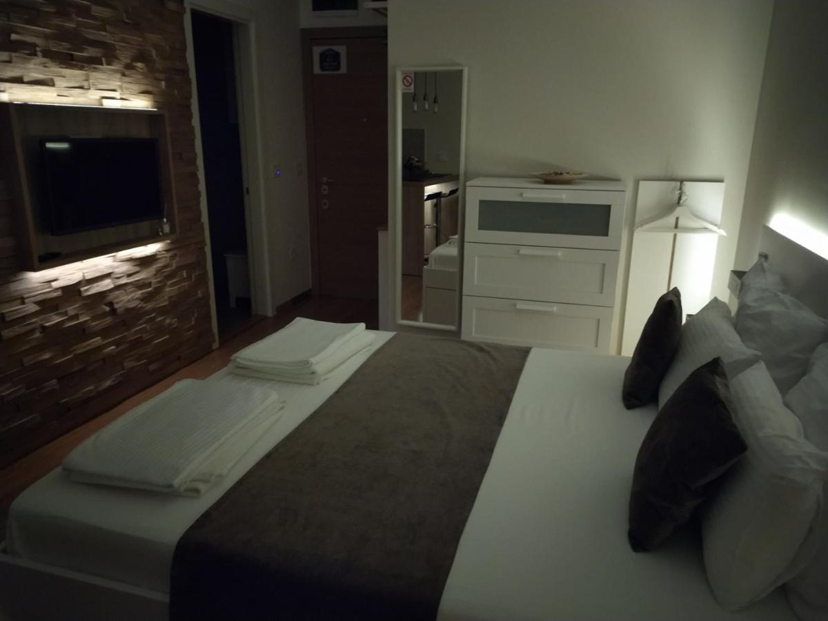 Central Palace Apartmani - Pupinova Palata Novi Sad Exteriör bild