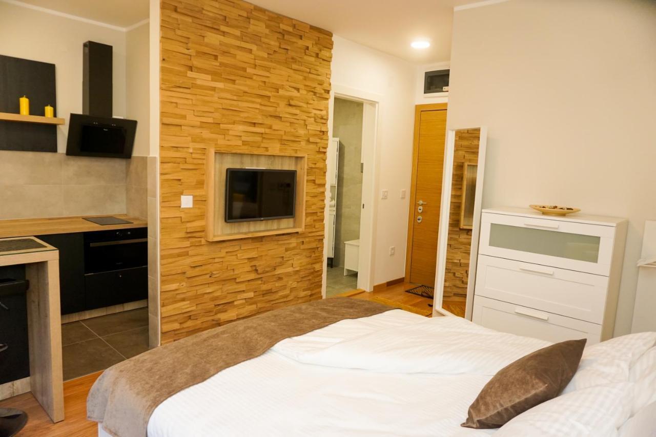 Central Palace Apartmani - Pupinova Palata Novi Sad Exteriör bild