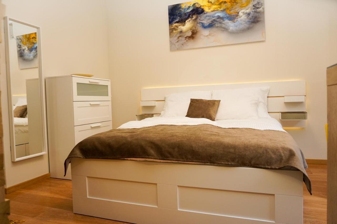 Central Palace Apartmani - Pupinova Palata Novi Sad Exteriör bild