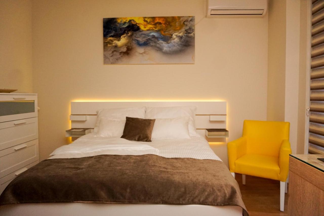 Central Palace Apartmani - Pupinova Palata Novi Sad Exteriör bild