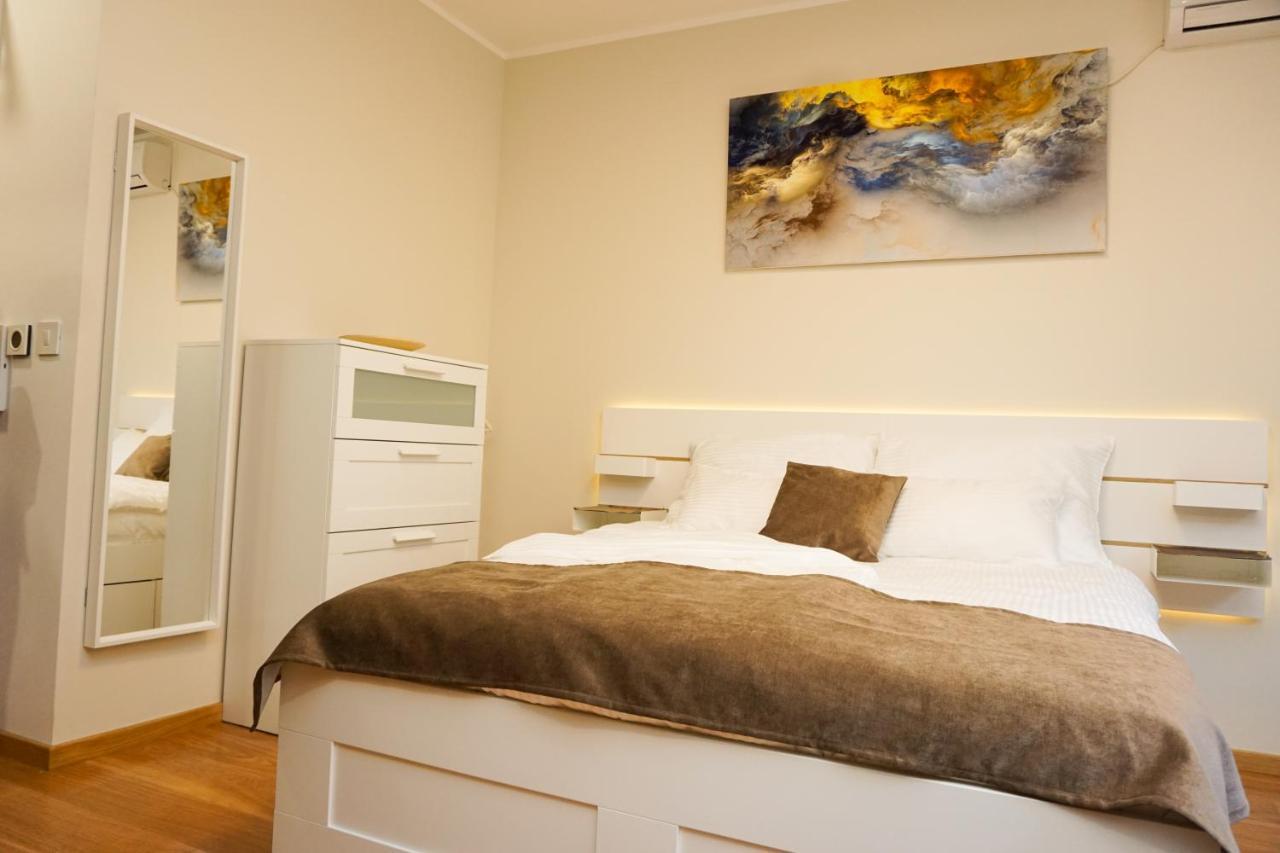 Central Palace Apartmani - Pupinova Palata Novi Sad Exteriör bild