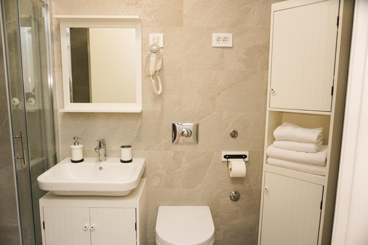 Central Palace Apartmani - Pupinova Palata Novi Sad Exteriör bild